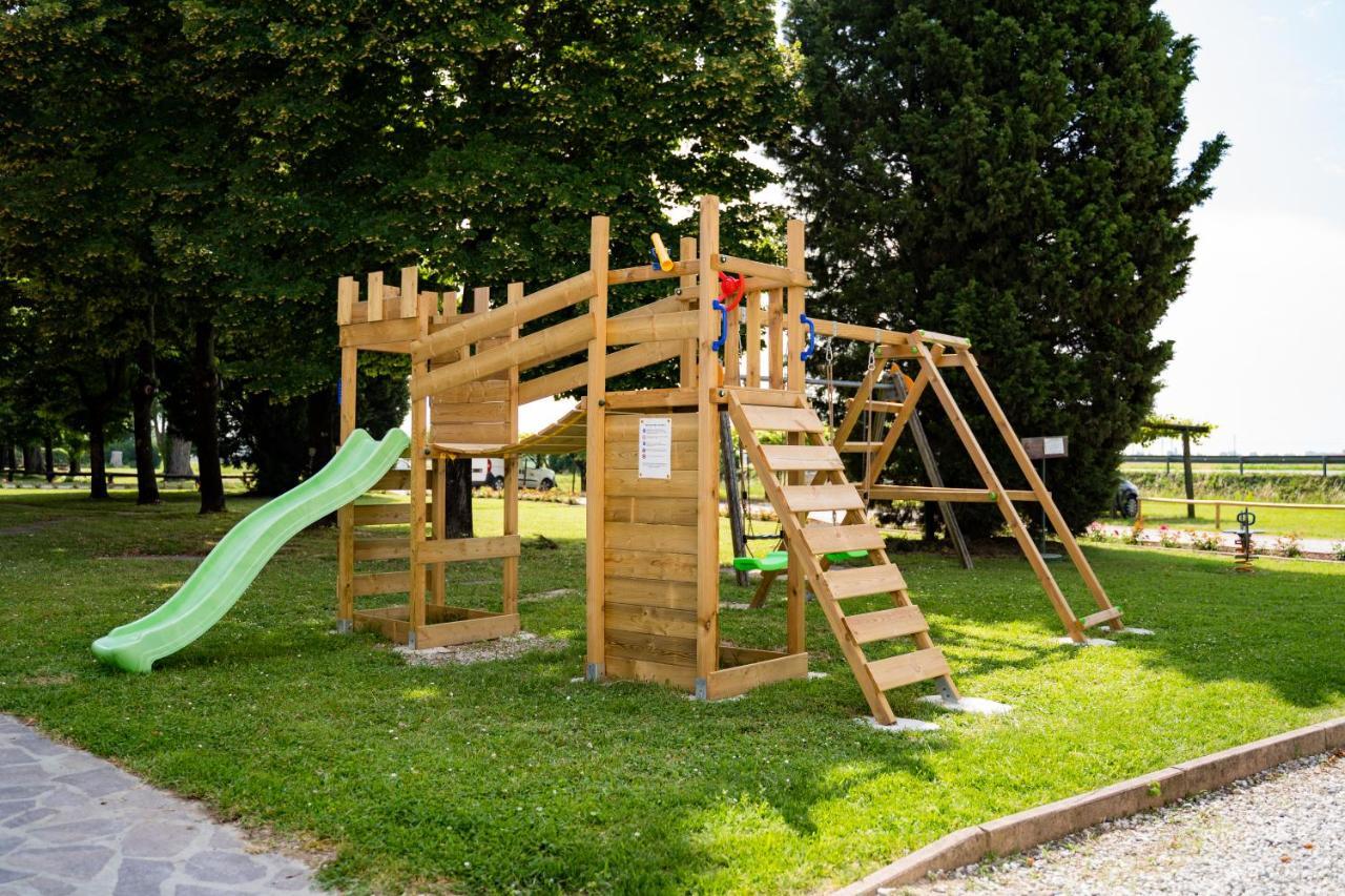 Agriturismo Isola Augusta Palazzolo dello Stella Exteriör bild