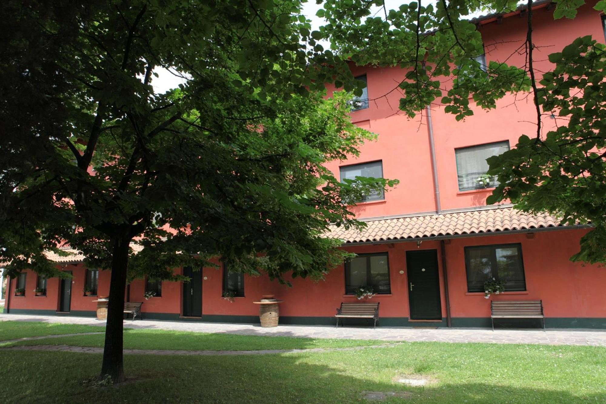 Agriturismo Isola Augusta Palazzolo dello Stella Exteriör bild