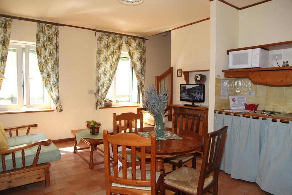 Agriturismo Isola Augusta Palazzolo dello Stella Exteriör bild